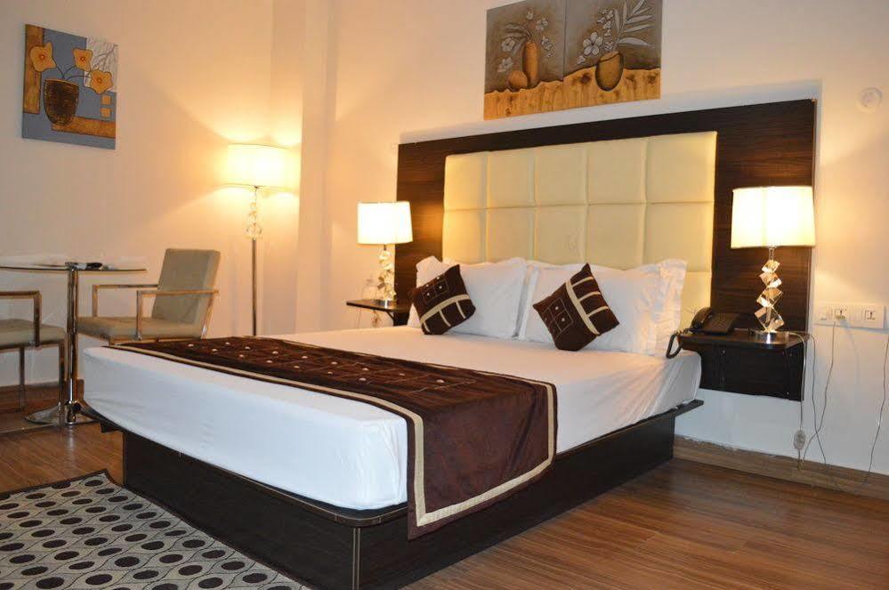 Ksr Park Hotel Hyderabad Eksteriør billede